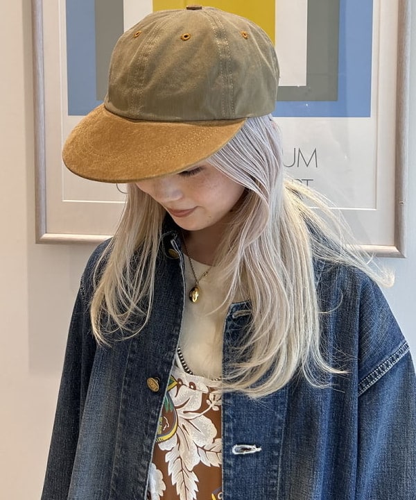 ando naoさんの「BEAMS WOMEN｜【別注】Winner Caps / スエード &times; ツイル キャップ」を使ったコーディネート