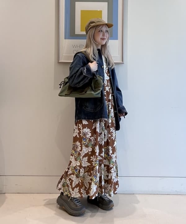 ando naoさんの「BEAMS WOMEN｜【別注】Winner Caps / スエード &times; ツイル キャップ」を使ったコーディネート