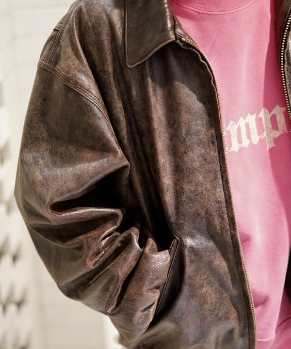 川端 大翔さんの「BEAMS WOMEN｜ワイドショートフィット ゴートレザー ジップブルゾン」を使ったコーディネート