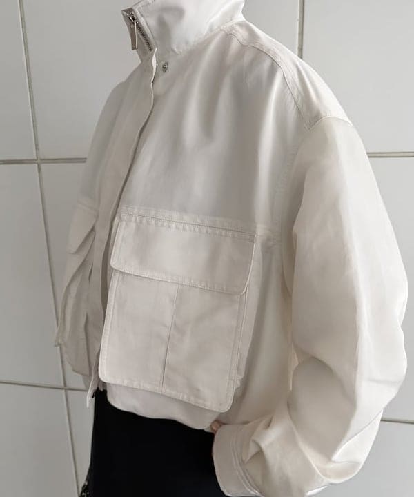 大浦 栞さんの「BEAMS WOMEN｜A VACATION / KIT PAISLEY ショルダーバッグ」を使ったコーディネート