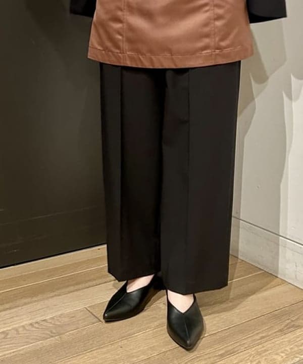 早川 萌子さんの「BEAMS WOMEN｜1タック ストレート パンツ | 新生活・通勤・通学・オフィスカジュアル・オンオフ兼用・好印象コーデ」を使ったコーディネート