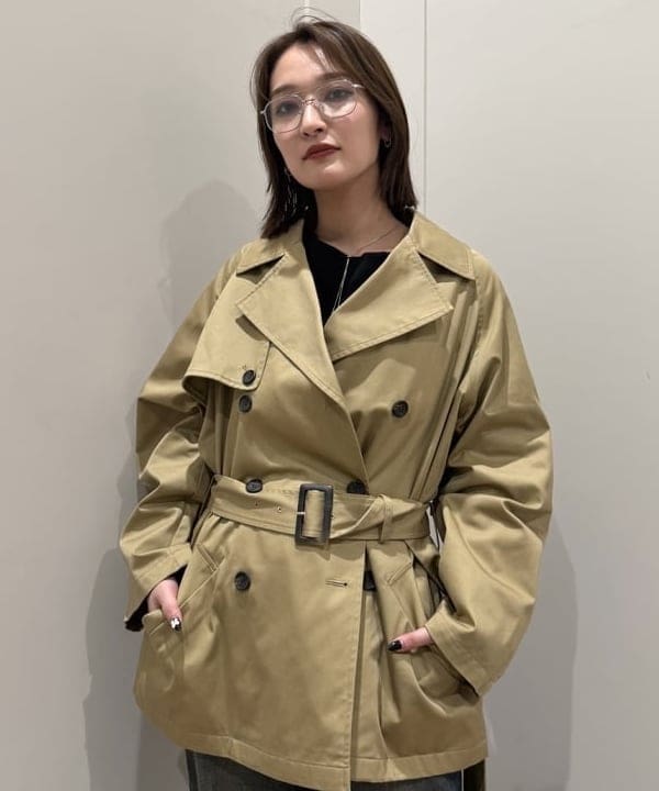松本 佳菜子さんの「BEAMS WOMEN｜オーバーサイズ ハーフ トレンチ コート」を使ったコーディネート