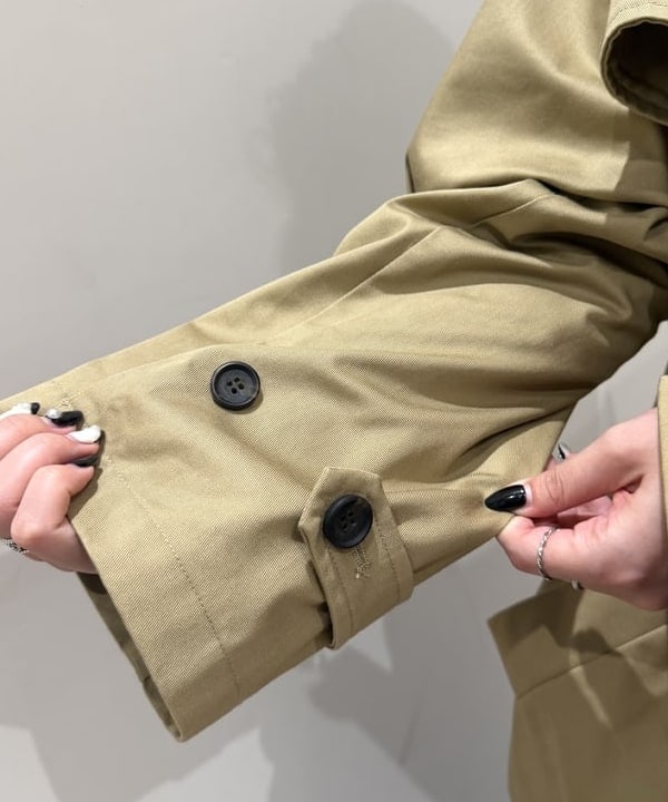 松本 佳菜子さんの「BEAMS WOMEN｜オーバーサイズ ハーフ トレンチ コート」を使ったコーディネート