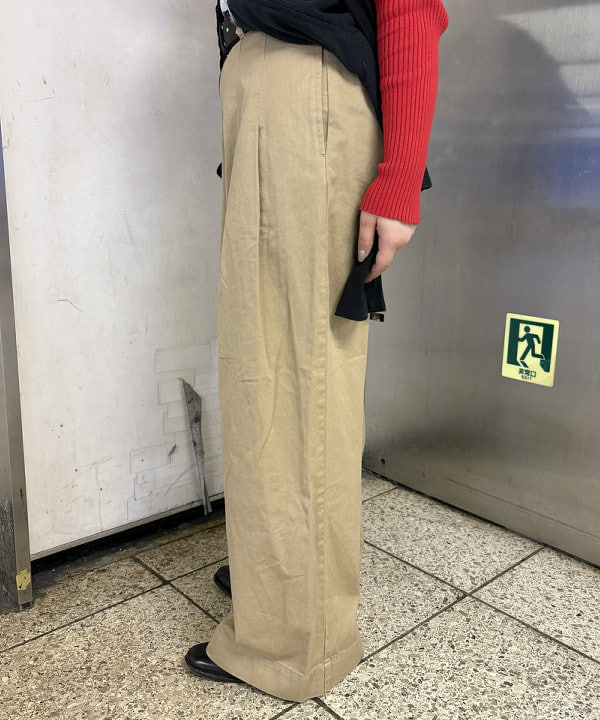 大石彩可さんの「BEAMS WOMEN｜ワイド タック チノ パンツ」を使ったコーディネート