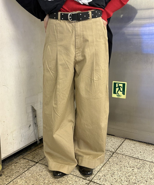 大石彩可さんの「BEAMS WOMEN｜ワイド タック チノ パンツ」を使ったコーディネート