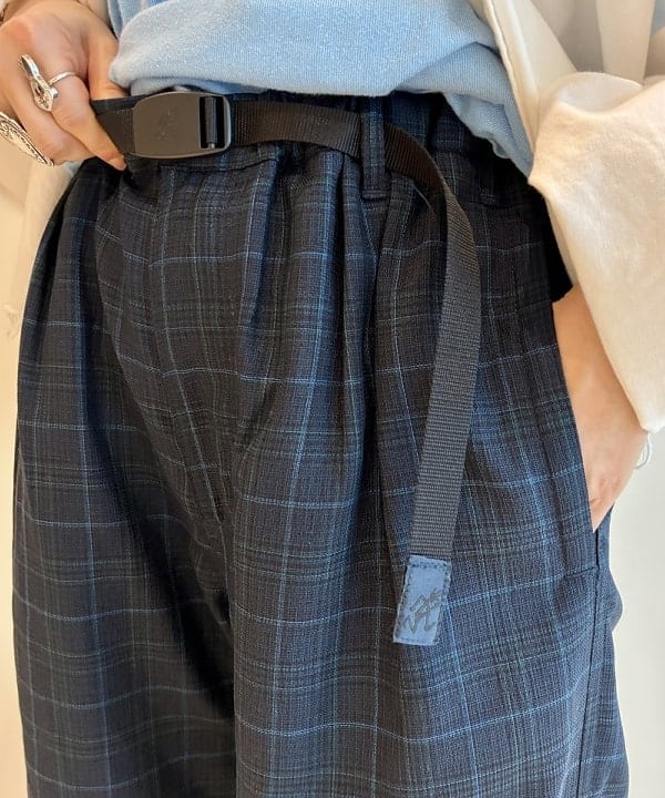 木村 梨香さんの「BEAMS WOMEN｜【別注】Gramicci / チェック イージーパンツ」を使ったコーディネート