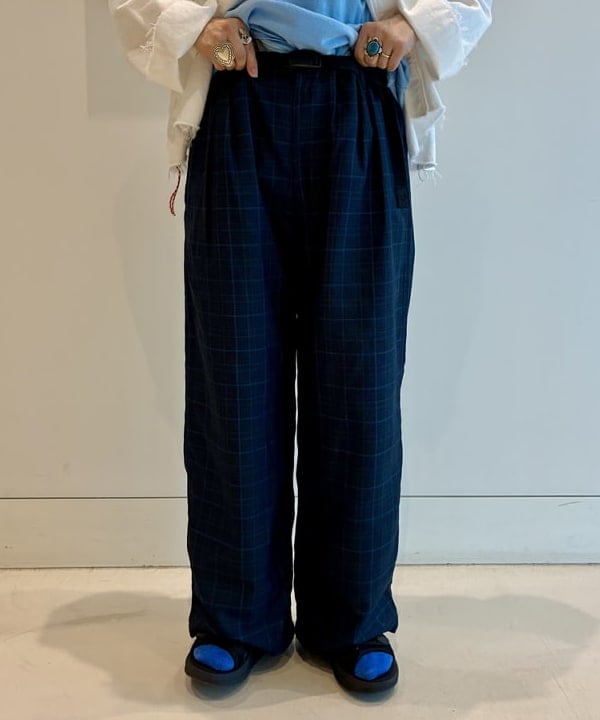 木村 梨香さんの「BEAMS WOMEN｜【別注】Gramicci / チェック イージーパンツ」を使ったコーディネート