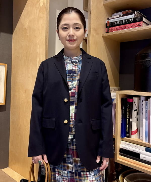 吉野 多恵さんの「BEAMS WOMEN｜ティーダブ スリー ボタン ブレザー」を使ったコーディネート