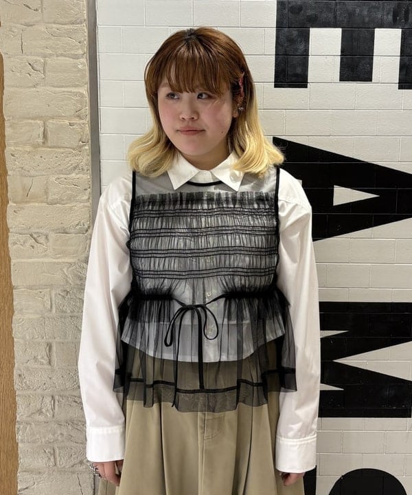 大石彩可さんの「BEAMS WOMEN｜レイヤード ヘム クロップド シャツ」を使ったコーディネート