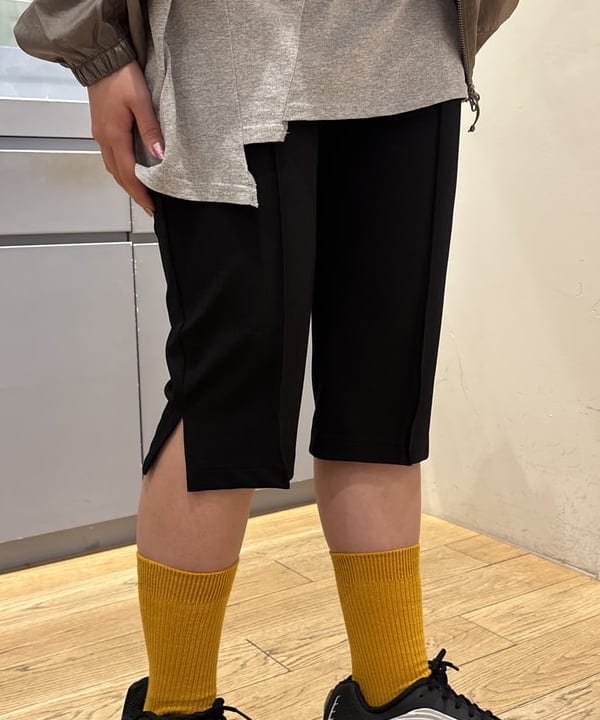 山本 里南さんの「BEAMS WOMEN｜ストレッチ カプリ パンツ」を使ったコーディネート