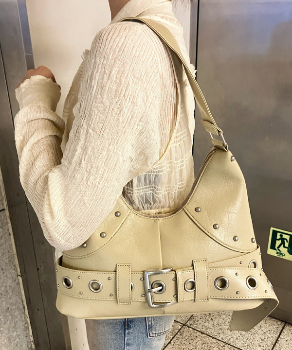 Joさんの「BEAMS WOMEN｜LEVI&rsquo;S(R) / LOOSE BOOT ジーンズ ライトインディゴ」を使ったコーディネート