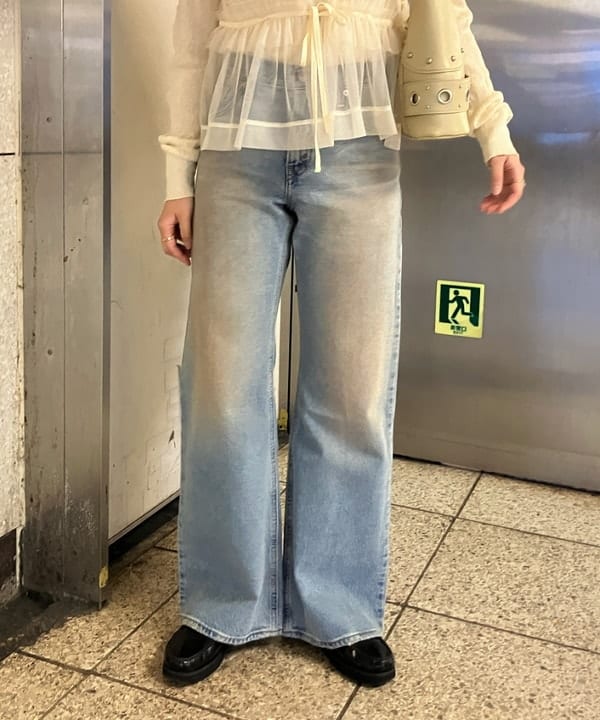 Joさんの「BEAMS WOMEN｜LEVI&rsquo;S(R) / LOOSE BOOT ジーンズ ライトインディゴ」を使ったコーディネート