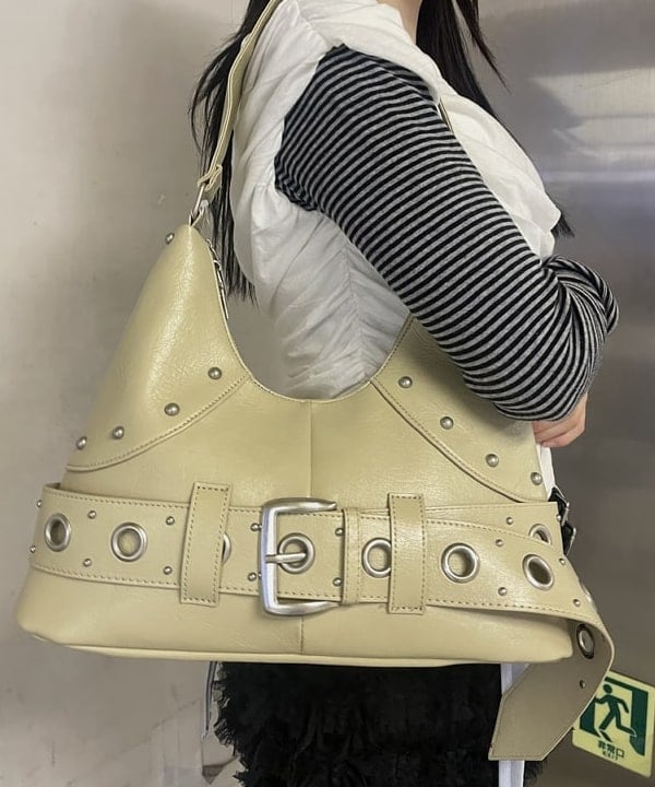 rinnaさんの「BEAMS WOMEN｜スタッズ ベルト バッグ」を使ったコーディネート