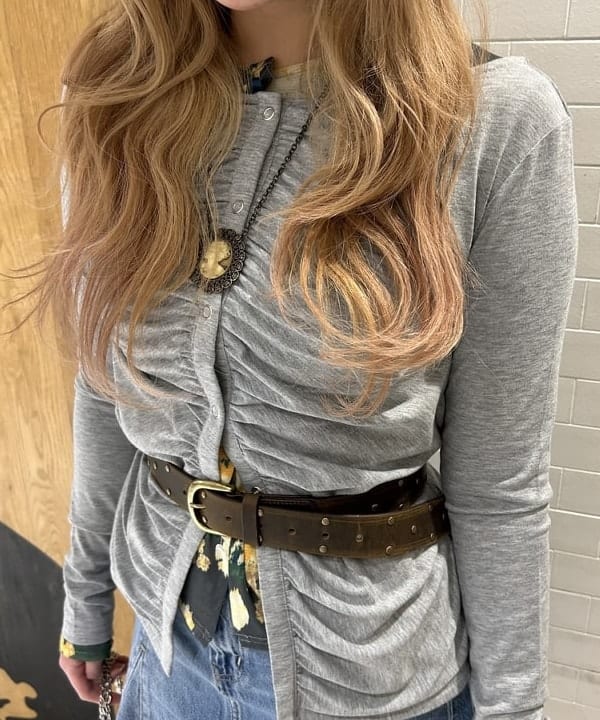 桃羽さんの「BEAMS WOMEN｜シアー フラワープリント カーディガン」を使ったコーディネート