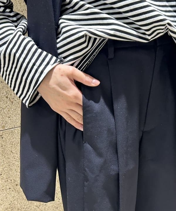 MATSUMOTO AMIさんの「BEAMS WOMEN｜maturely / ティーダブワン ボタン ウェーブ ベスト」を使ったコーディネート