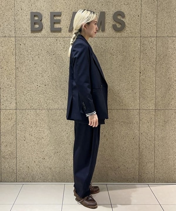 MATSUMOTO AMIさんの「BEAMS WOMEN｜maturely / ティーダブワン ボタン ウェーブ ベスト」を使ったコーディネート