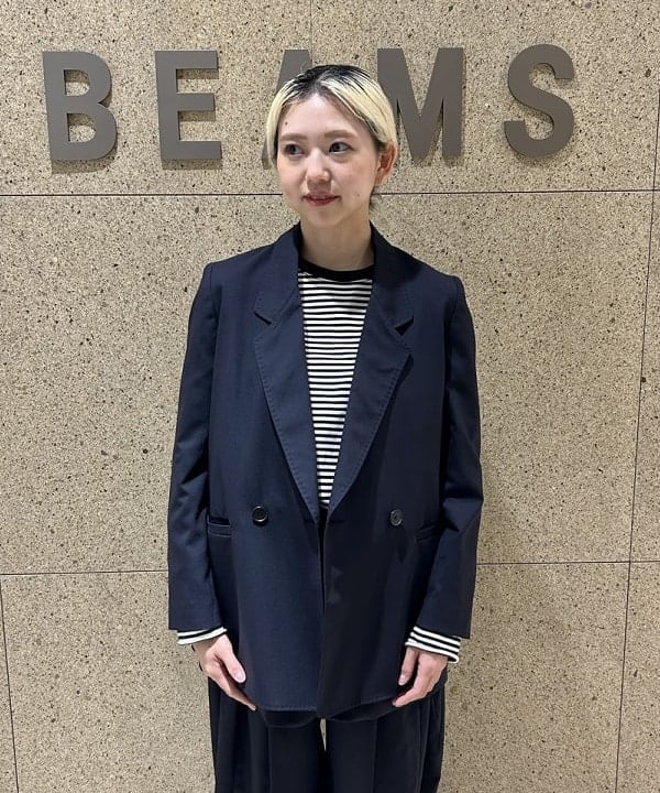 MATSUMOTO AMIさんの「BEAMS WOMEN｜maturely / ティーダブワン ボタン ウェーブ ベスト」を使ったコーディネート