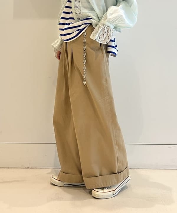 清水 彩乃さんの「BEAMS WOMEN｜ナイロン フィッシング ベスト アレンジ ワンピース」を使ったコーディネート