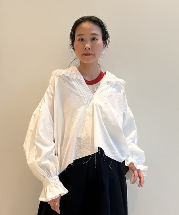 清水 彩乃さんの「BEAMS WOMEN｜ワイド タック チノ パンツ」を使ったコーディネート