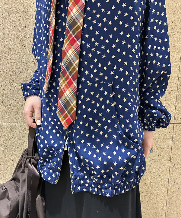 森川 夏衣さんの「BEAMS WOMEN｜マドラス チェック ネクタイ」を使ったコーディネート