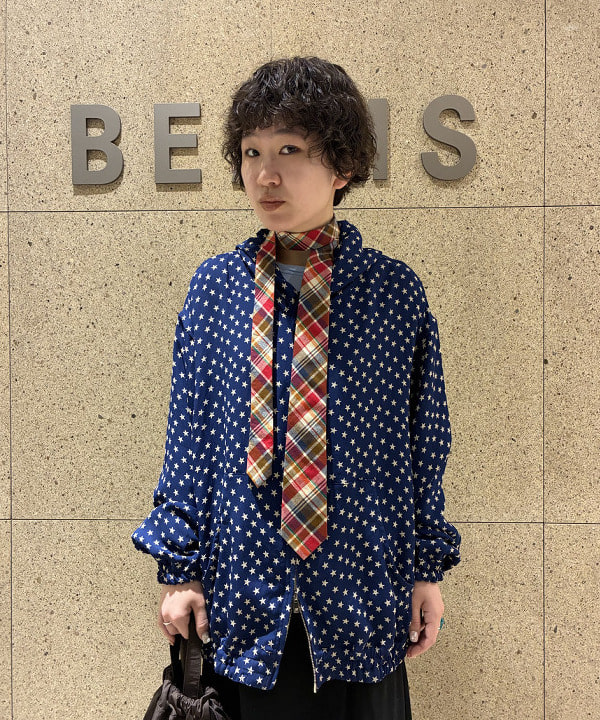 森川 夏衣さんの「BEAMS WOMEN｜マドラス チェック ネクタイ」を使ったコーディネート