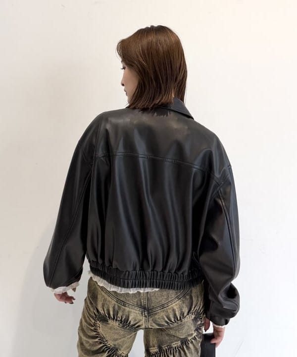 松本 佳菜子さんの「BEAMS WOMEN｜カット ジャカード ジップ シャツ」を使ったコーディネート