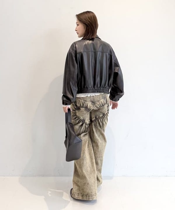 松本 佳菜子さんの「BEAMS WOMEN｜カット ジャカード ジップ シャツ」を使ったコーディネート