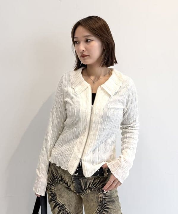 松本 佳菜子さんの「BEAMS WOMEN｜カット ジャカード ジップ シャツ」を使ったコーディネート