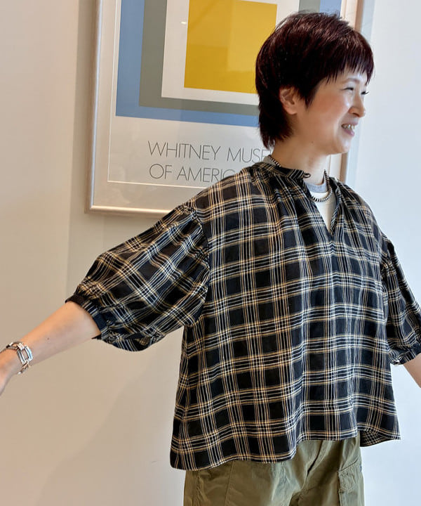 木村 梨香さんの「BEAMS WOMEN｜リネン チェック スモック シャツ」を使ったコーディネート
