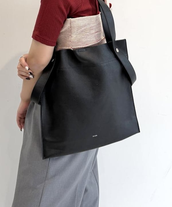 松本 佳菜子さんの「BEAMS WOMEN｜BEAURE &times; Ray BEAMS / 別注 2WAY バッグ」を使ったコーディネート