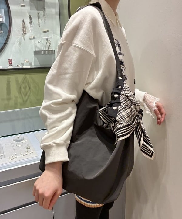 神坂 莉子さんの「BEAMS WOMEN｜コットン シルク スカーフ」を使ったコーディネート