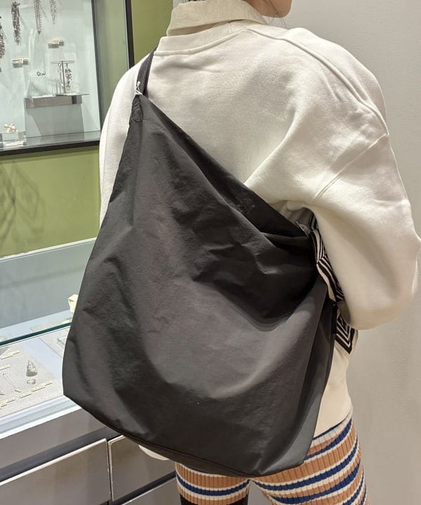 神坂 莉子さんの「BEAMS WOMEN｜コットン シルク スカーフ」を使ったコーディネート