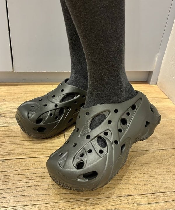 神坂 莉子さんの「BEAMS WOMEN｜コットン シルク スカーフ」を使ったコーディネート