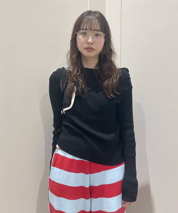 reiさんの「BEAMS WOMEN｜リブ オフショルダー ニット」を使ったコーディネート