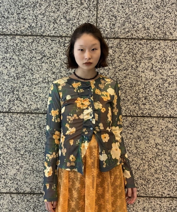 水野 萌香さんの「BEAMS WOMEN｜シアー フラワープリント カーディガン」を使ったコーディネート