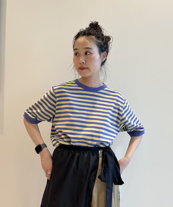 清水 彩乃さんの「BEAMS WOMEN｜カットワーク ブラウス」を使ったコーディネート