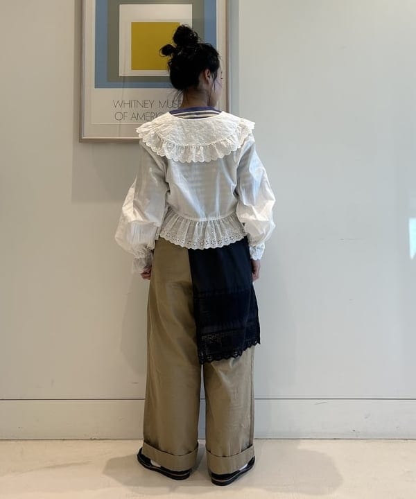 清水 彩乃さんの「BEAMS WOMEN｜カットワーク ブラウス」を使ったコーディネート