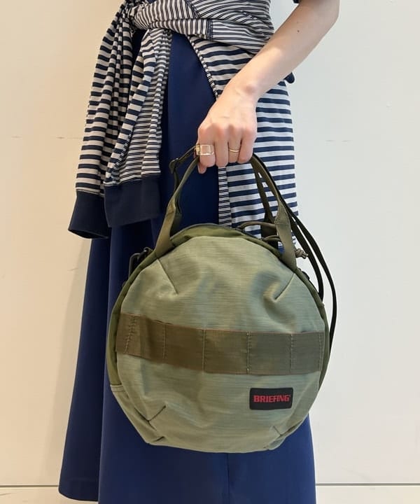 清水 彩乃さんの「BEAMS WOMEN｜エンブロイダリー マルチボーダー ショートスリーブ Tシャツ」を使ったコーディネート