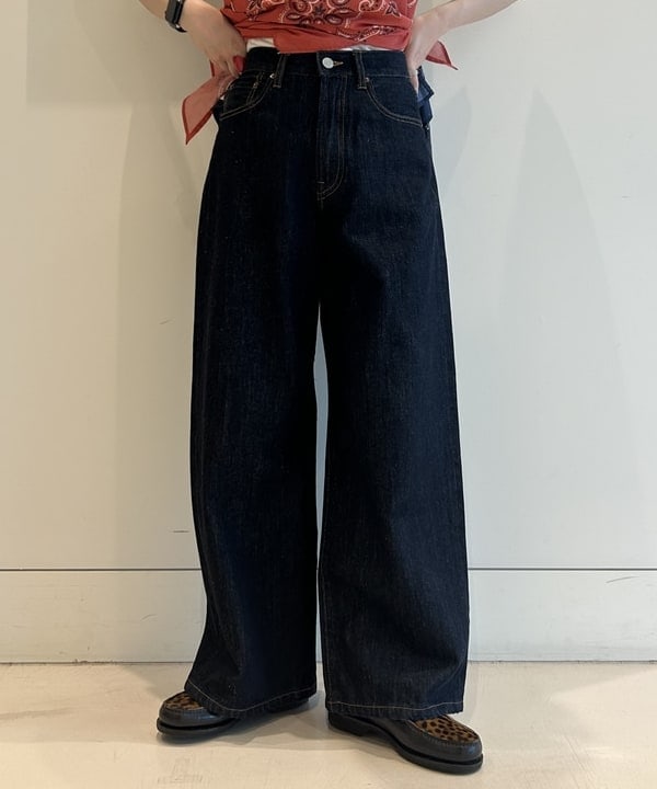 清水 彩乃さんの「BEAMS WOMEN｜ワイド デニム パンツ」を使ったコーディネート