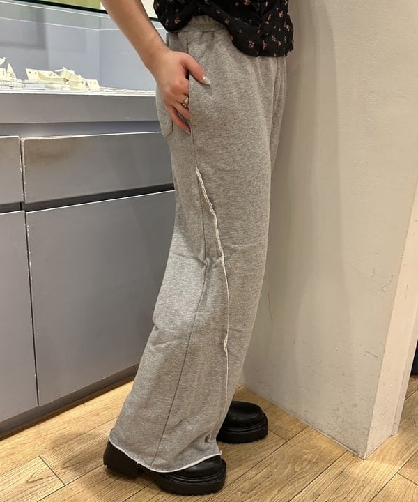 ナカノ アイさんの「BEAMS WOMEN｜キリカエライン スウェット パンツ」を使ったコーディネート