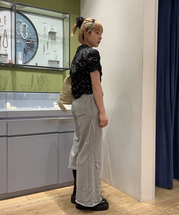 ナカノ アイさんの「BEAMS WOMEN｜キリカエライン スウェット パンツ」を使ったコーディネート