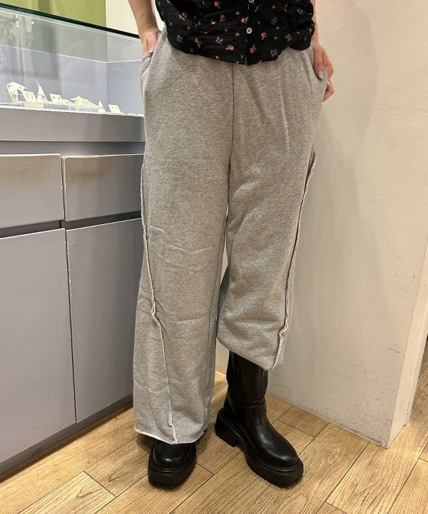 ナカノ アイさんの「BEAMS WOMEN｜キリカエライン スウェット パンツ」を使ったコーディネート