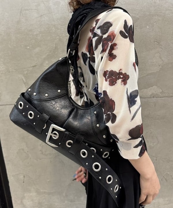 リズさんの「BEAMS WOMEN｜スタッズ ベルト バッグ」を使ったコーディネート
