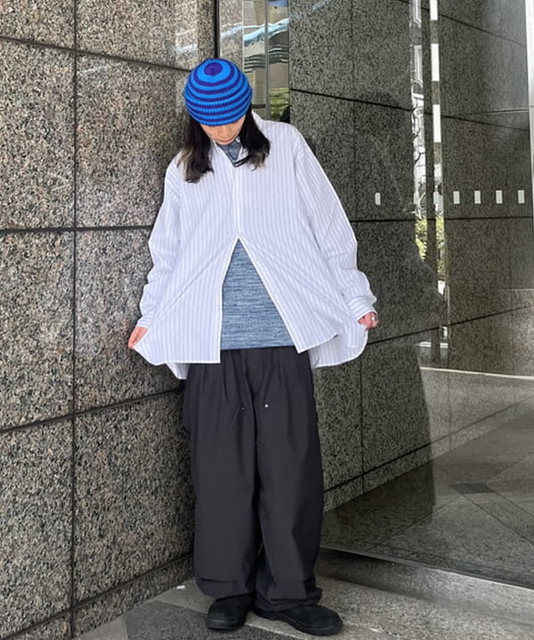 菊田 悠さんの「BEAMS WOMEN｜バックボタンシャツ」を使ったコーディネート