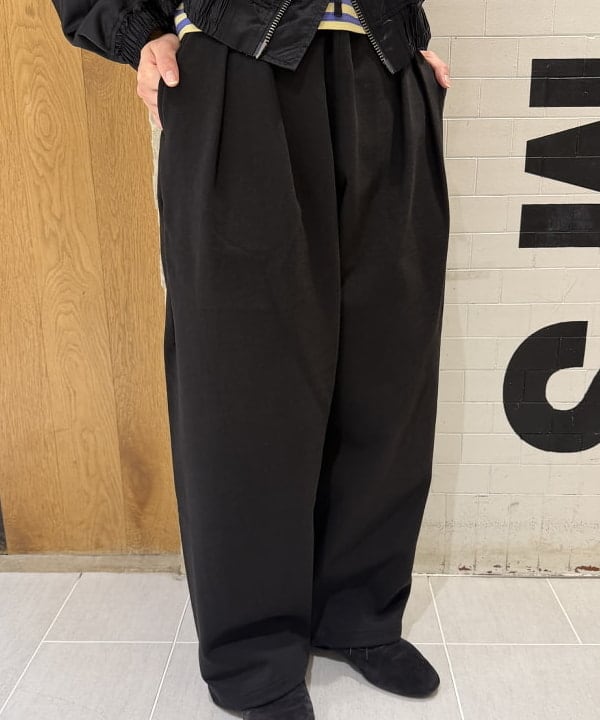 マツミヤさんの「BEAMS WOMEN｜フェイクレイヤード フライトジャケット【ワイドショートフィット】」を使ったコーディネート