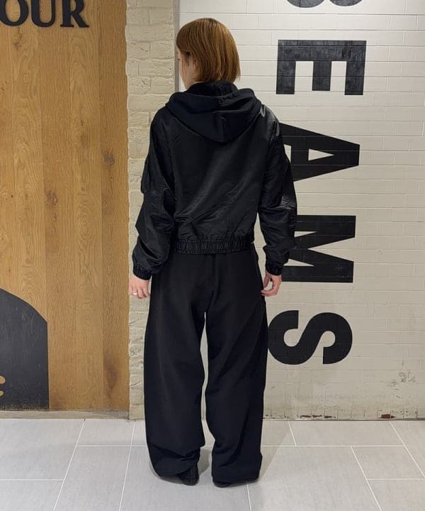 マツミヤさんの「BEAMS WOMEN｜フェイクレイヤード フライトジャケット【ワイドショートフィット】」を使ったコーディネート