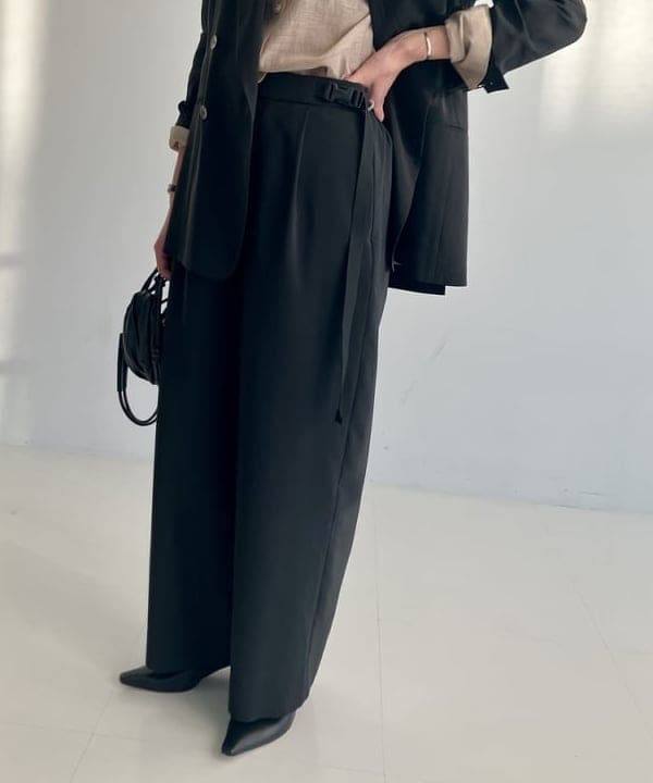 松元 晴佳さんの「BEAMS WOMEN｜AK+1 / シアー 4ボタン ダブル ジャケット」を使ったコーディネート