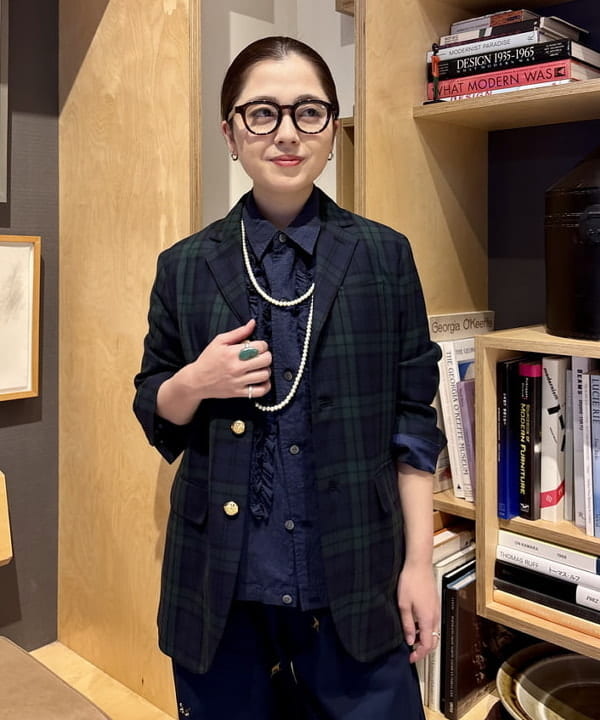 吉野 多恵さんの「BEAMS WOMEN｜ティーダブ スリー ボタン ブレザー」を使ったコーディネート