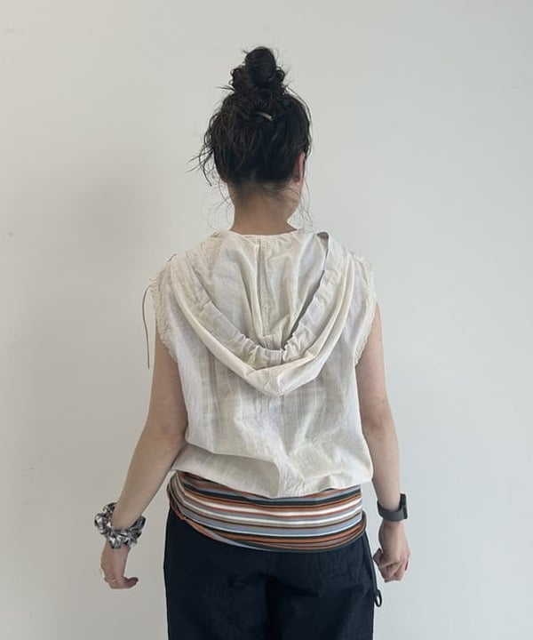 清水 彩乃さんの「BEAMS WOMEN｜チェック & デニム シュシュ 3SET」を使ったコーディネート