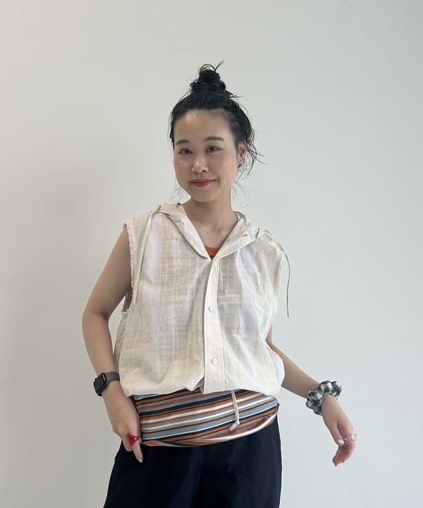 清水 彩乃さんの「BEAMS WOMEN｜チェック & デニム シュシュ 3SET」を使ったコーディネート